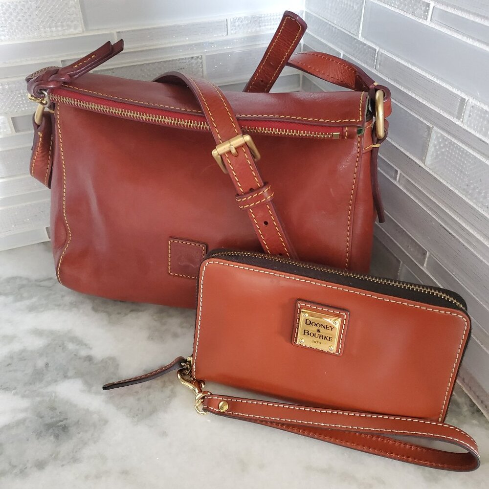 NWOT RARE Dooney & Bourke Laurel Florentine Crossbody & Selleria Wristlet Set